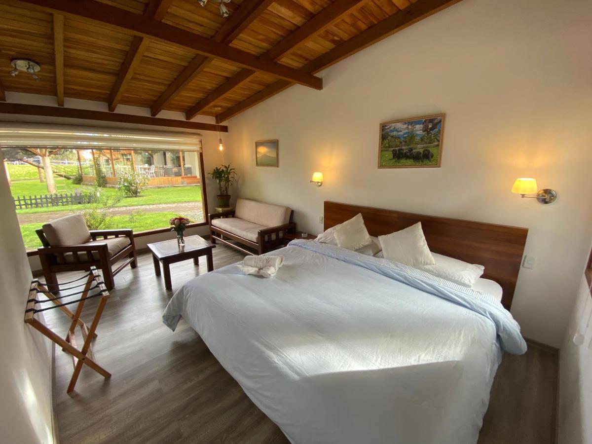Hosteria Papagayo Cotopaxi Machachi Exterior foto